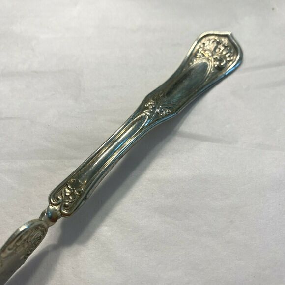 Vintage Silverplated Twisted Handle Butter Knife Early Floral by Wm A Rogers - Picture 3 of 6